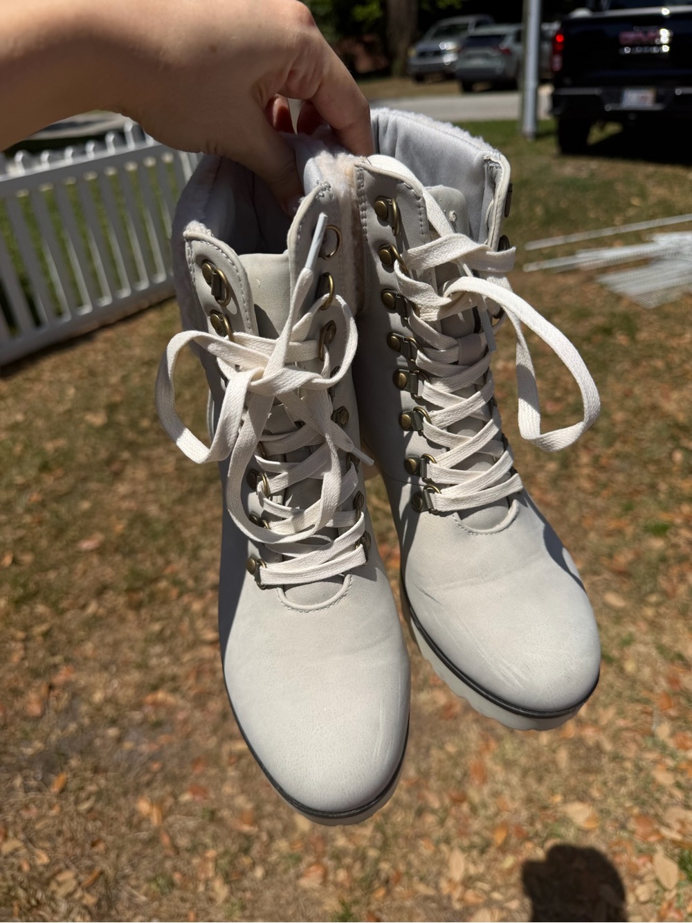 Women’s Lace-Up Ankle Boots - White